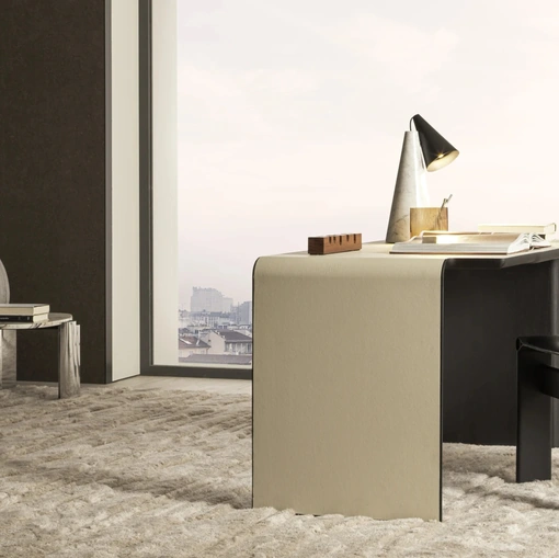 Aria writing desk in metal covered in eco-leather by Molteni & C