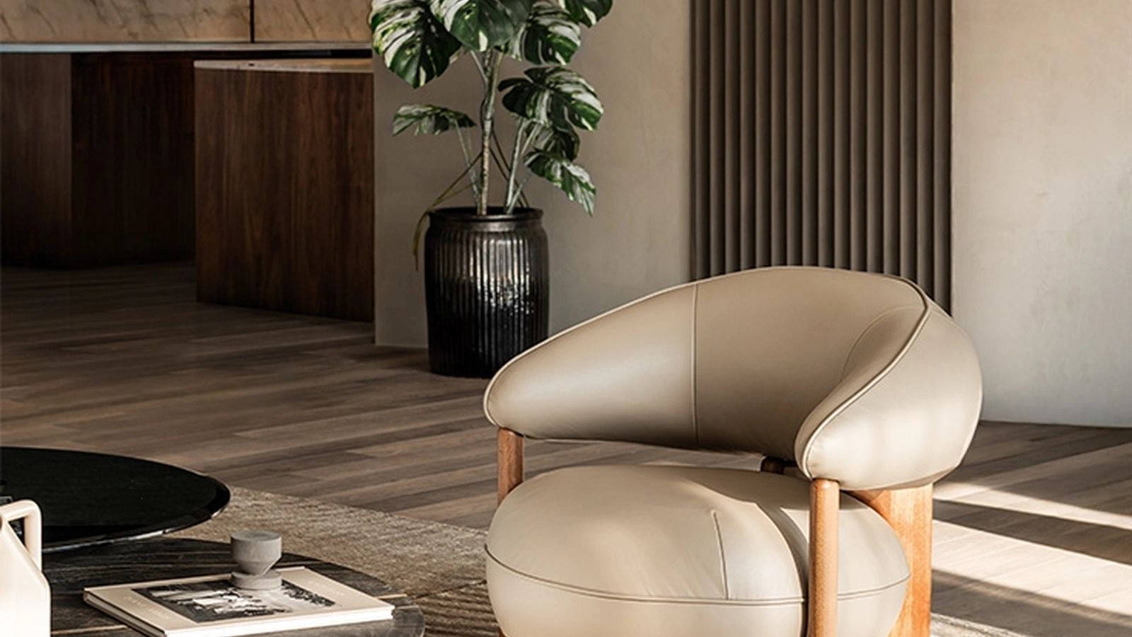 Ruby Lounge leather armchair by Cattelan Italia