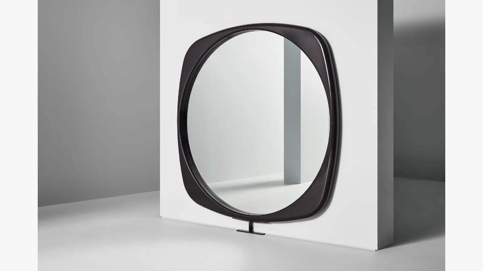Mirror with a polyurethane frame, Mistral by Bonaldo.