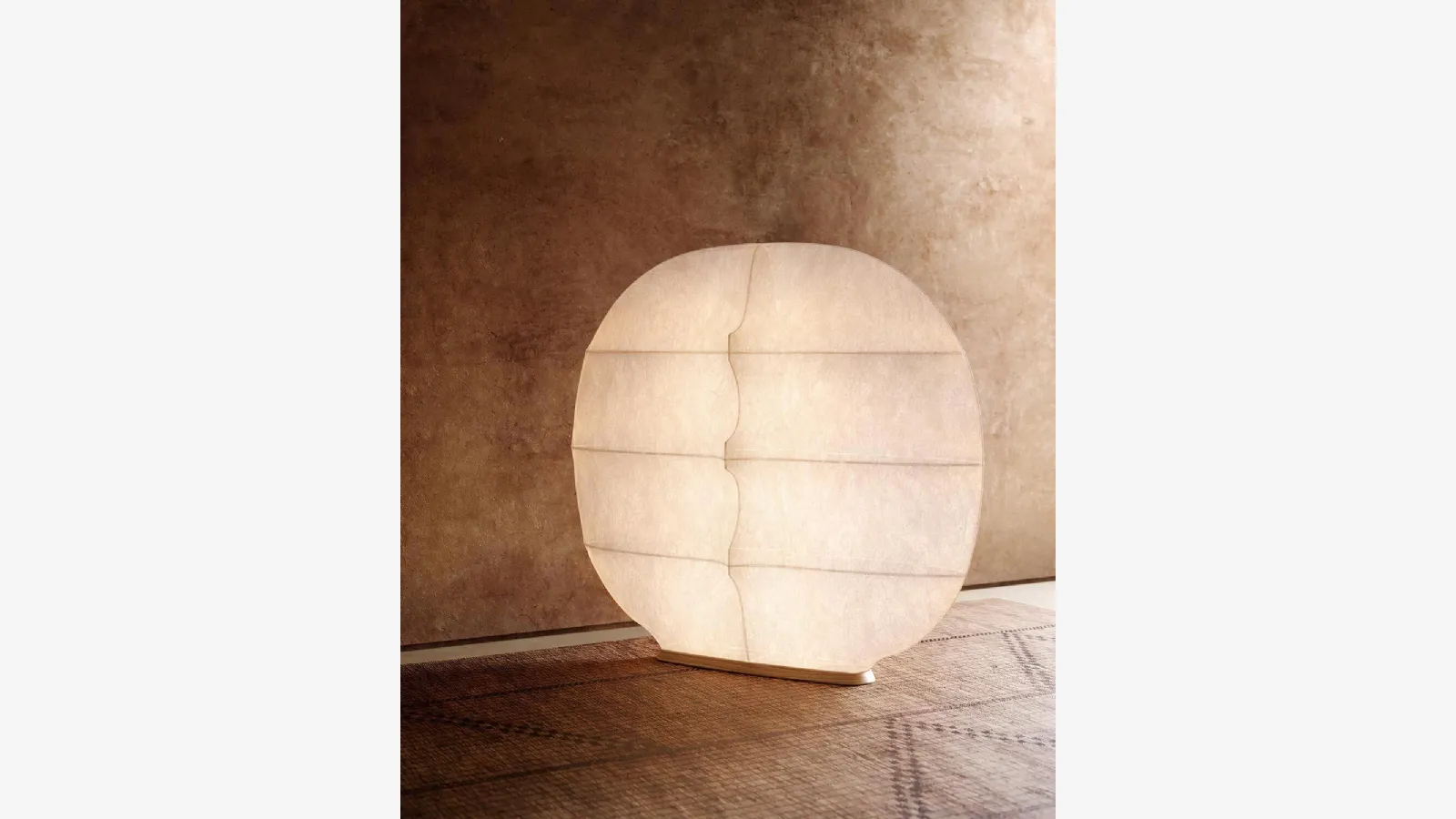 Floor lamp in fiberglass Gunta by Tacchini.