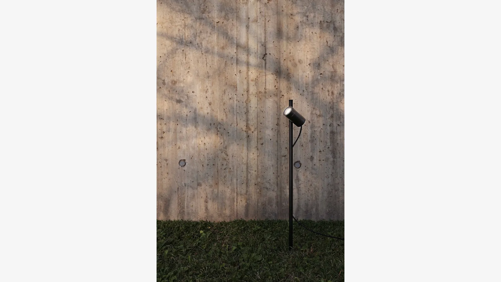 Lux Spike outdoor lamp by ILTI lighting