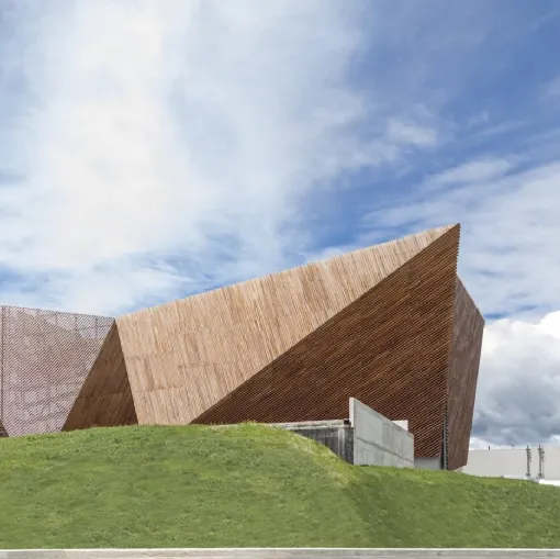 Bitter Angelim wood paneling by Déco