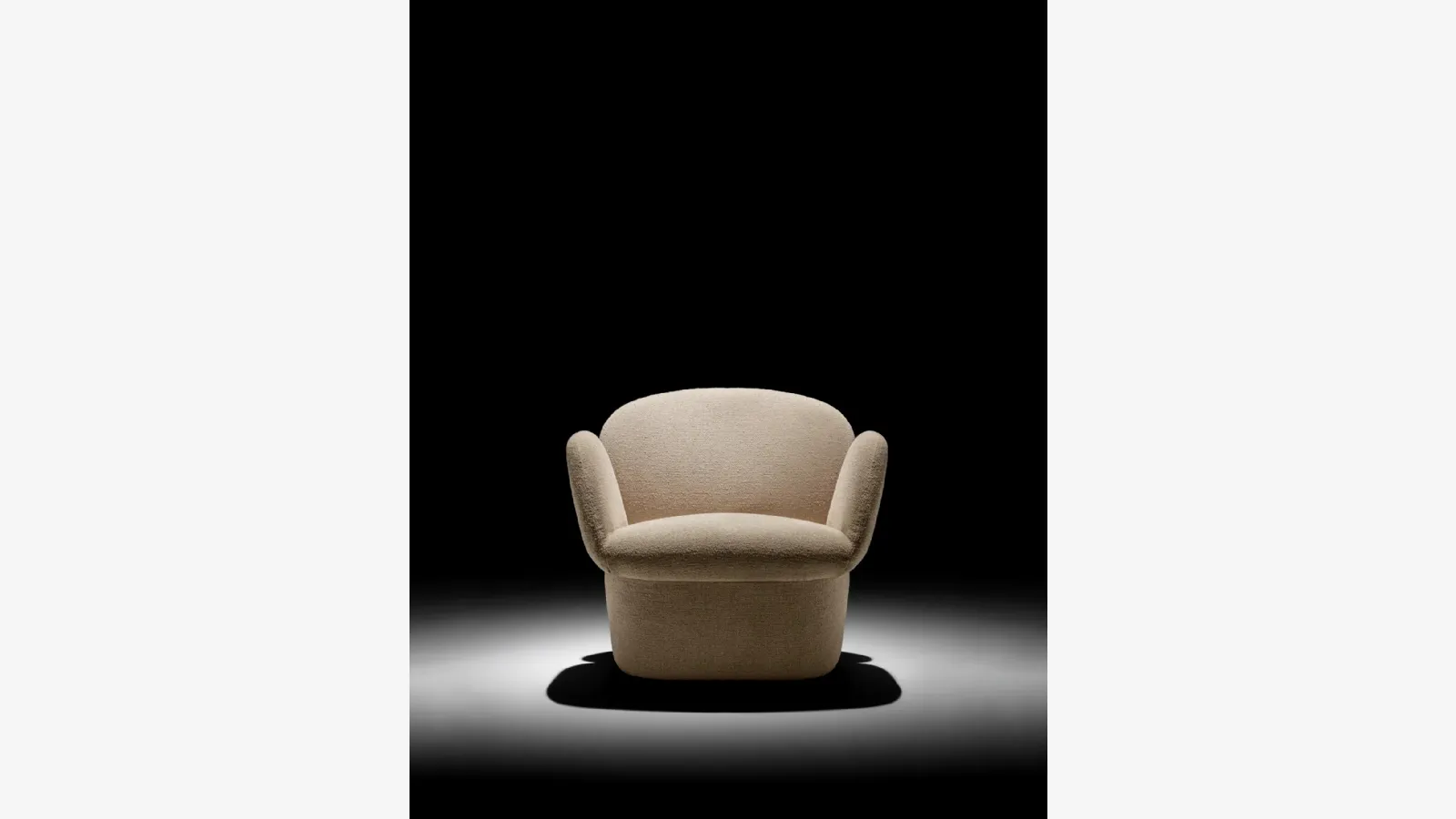 Dell's upholstered armchair of Twils