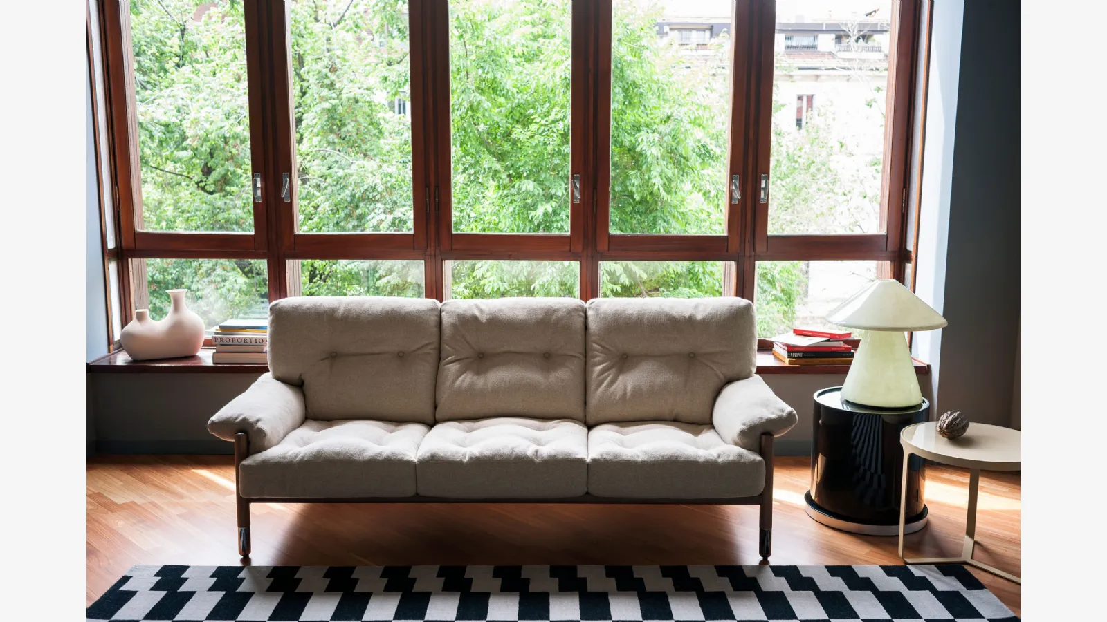 Linear fabric sofa in Sella by Tacchini