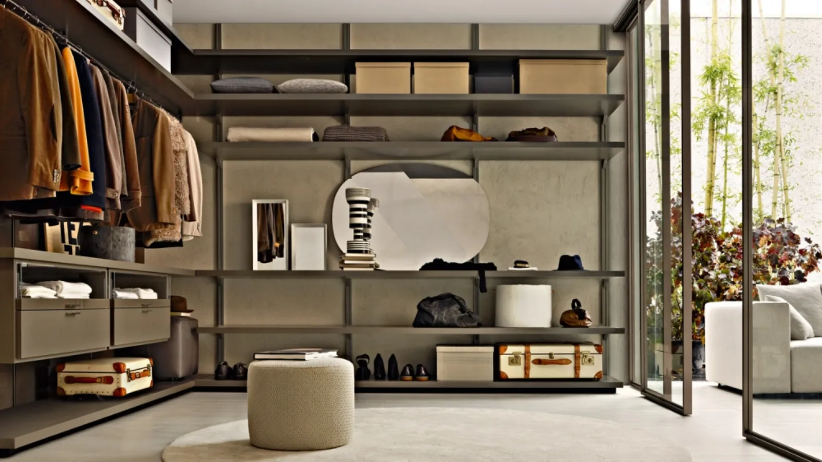 Walk-In closet with sliding doors Dwell Gliss by Molteni & C