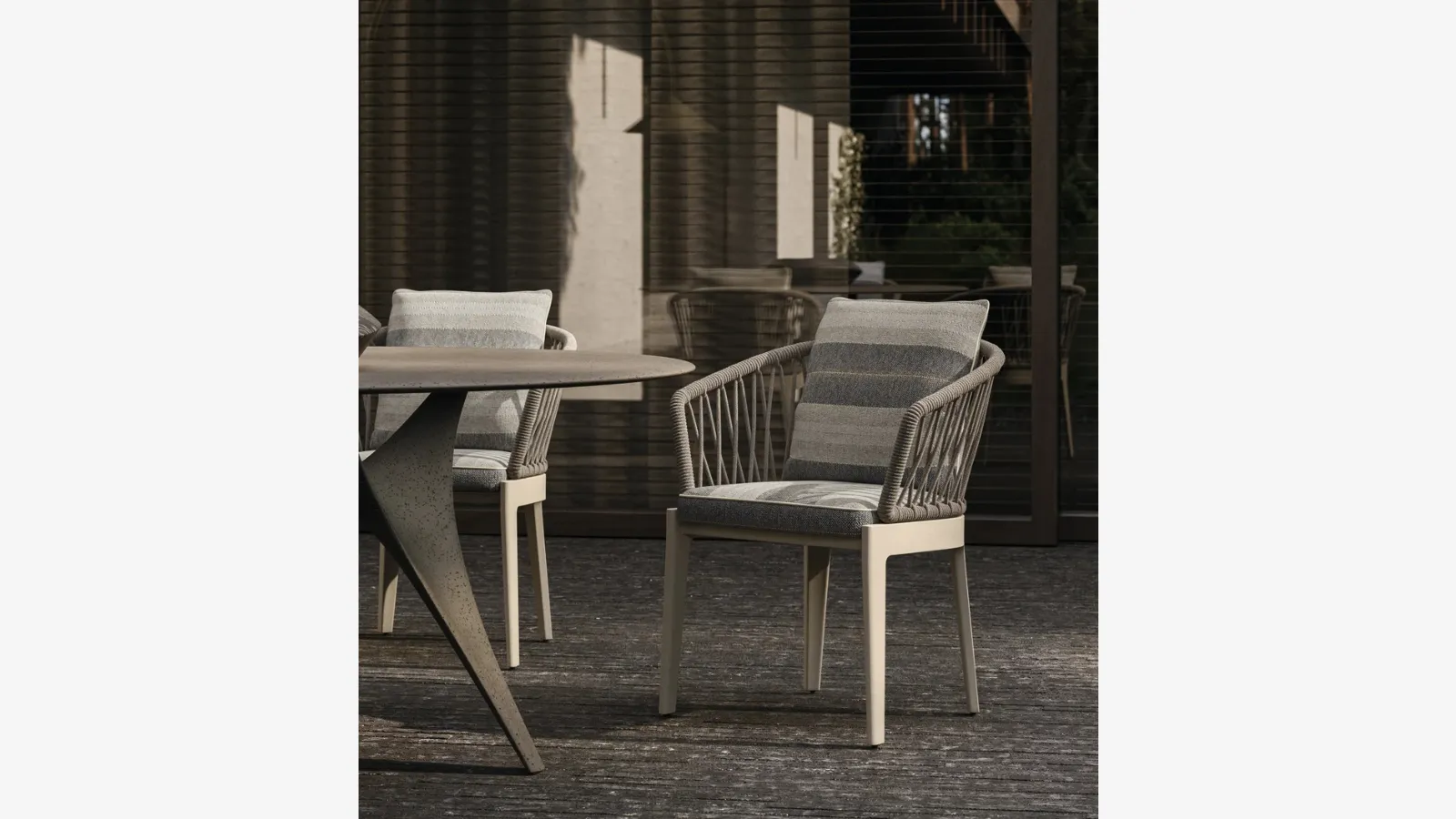 Chelsea Chair by Molteni & C