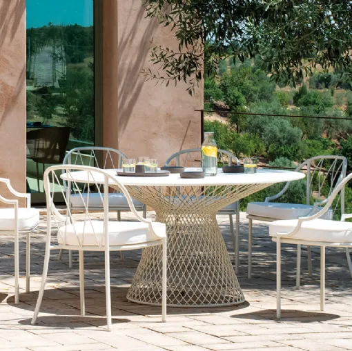 Como Table and Chairs by Emu