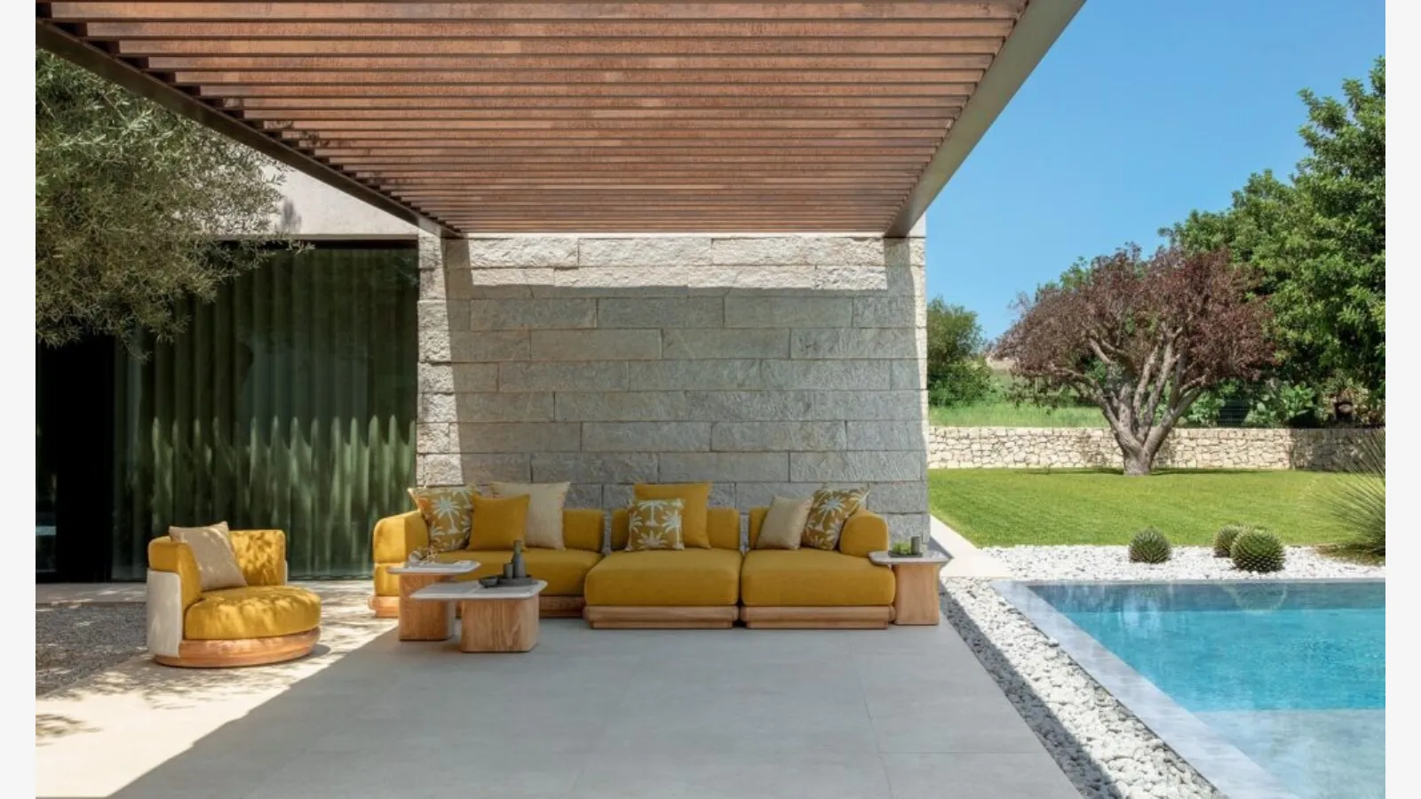 Itaca outdoor furniture by Talenti.
