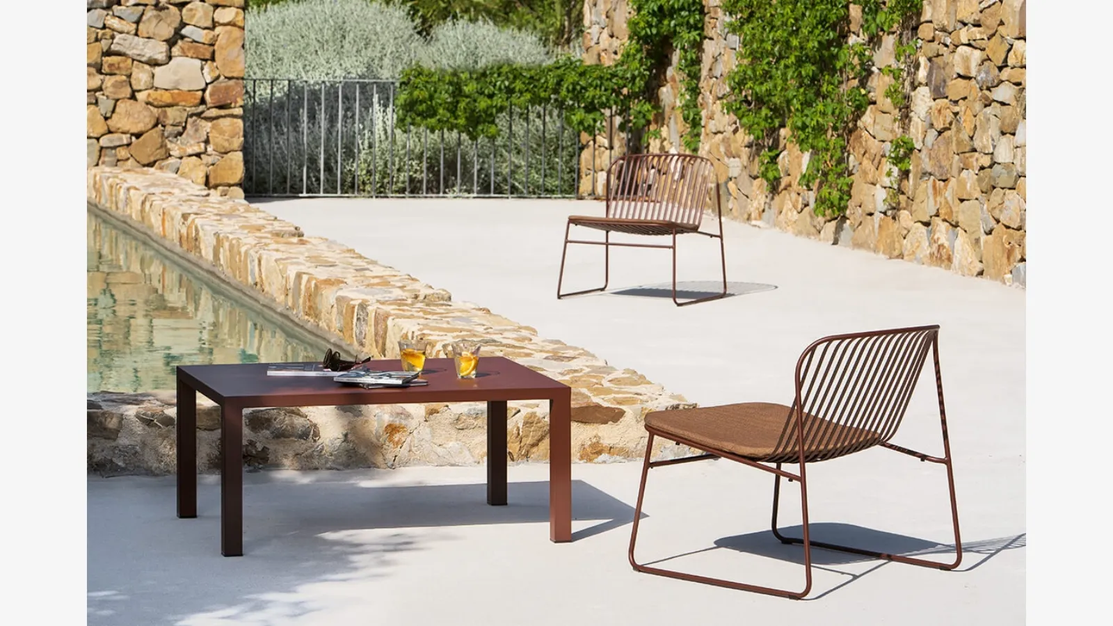 Nova table in steel by Emu