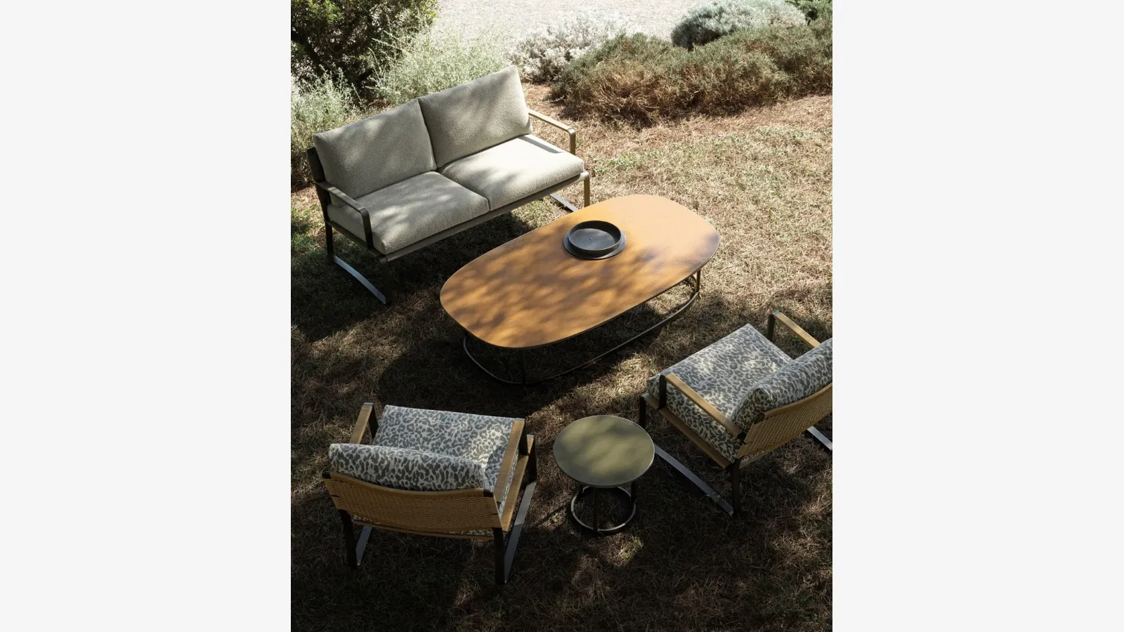 Lava stone coffee table Regent by Molteni & C