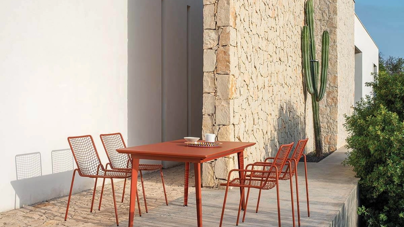 Extendable table in steel Plus 4 by Emu